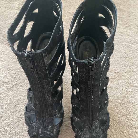 Black studded Steve by Steve Madden sandals - Picture 3 of 7